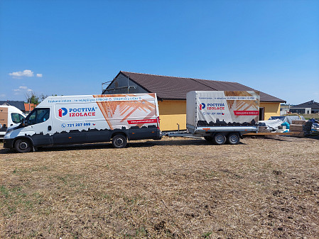 Izolace stropu novostavby dvojdomku v Suchohrdlech u Miroslavi